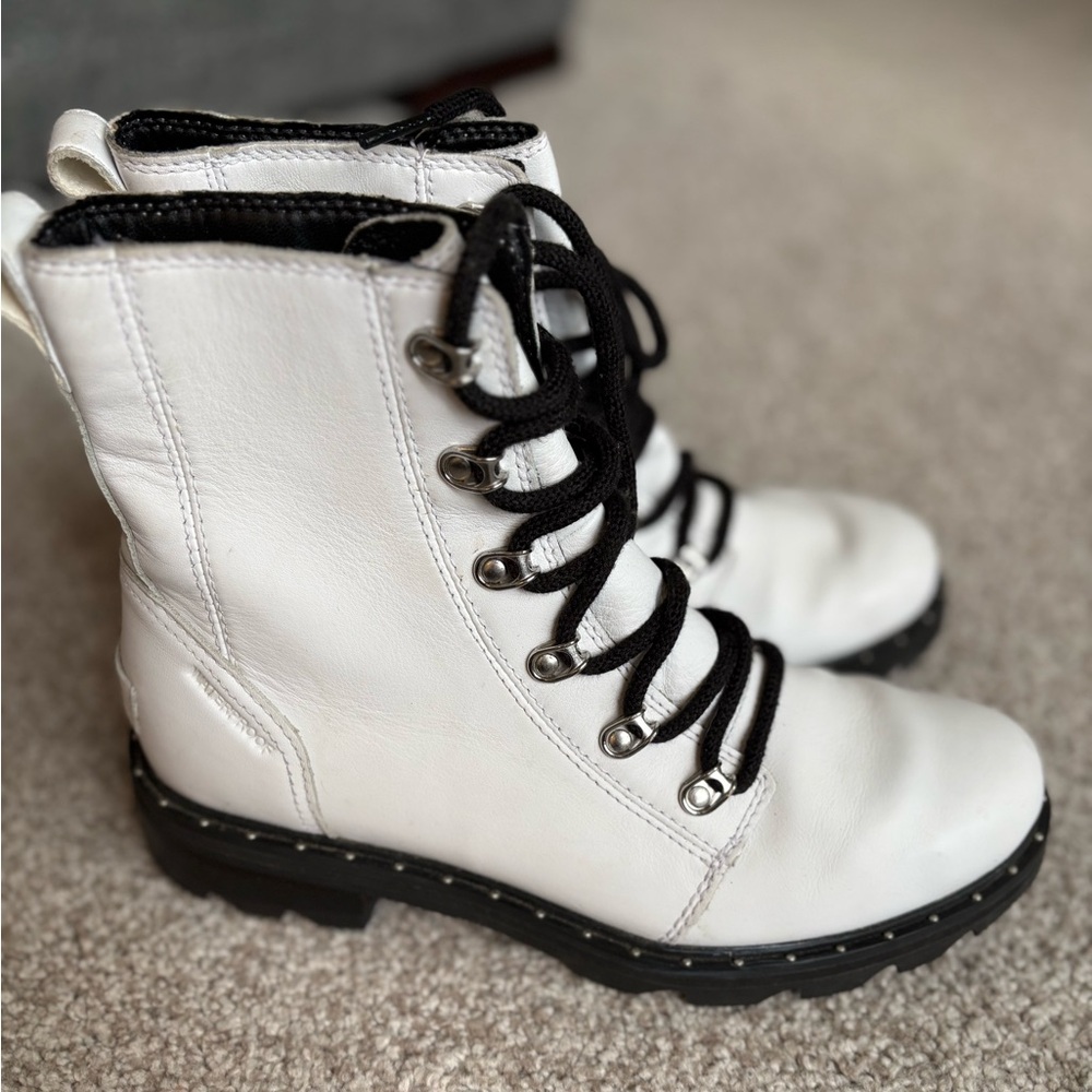 Sorel White Combat Boots with Black Laces